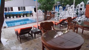 Seasonal outdoor pool - Park Villa (Shymkent)