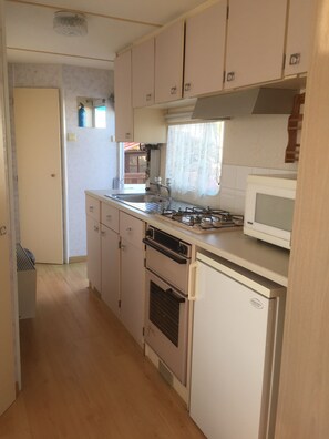 Fridge, microwave, oven, coffee/tea maker - mobile home, fully equipped (Mers les Bains)