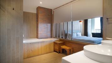 Presidential Double Room, 1 King Bed, Ocean View, Tower | Bathroom | Separate tub and shower, designer toiletries, hair dryer, slippers