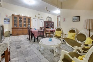 Dining - Guest House Near by Kebun Raya Bogor (Bogor)