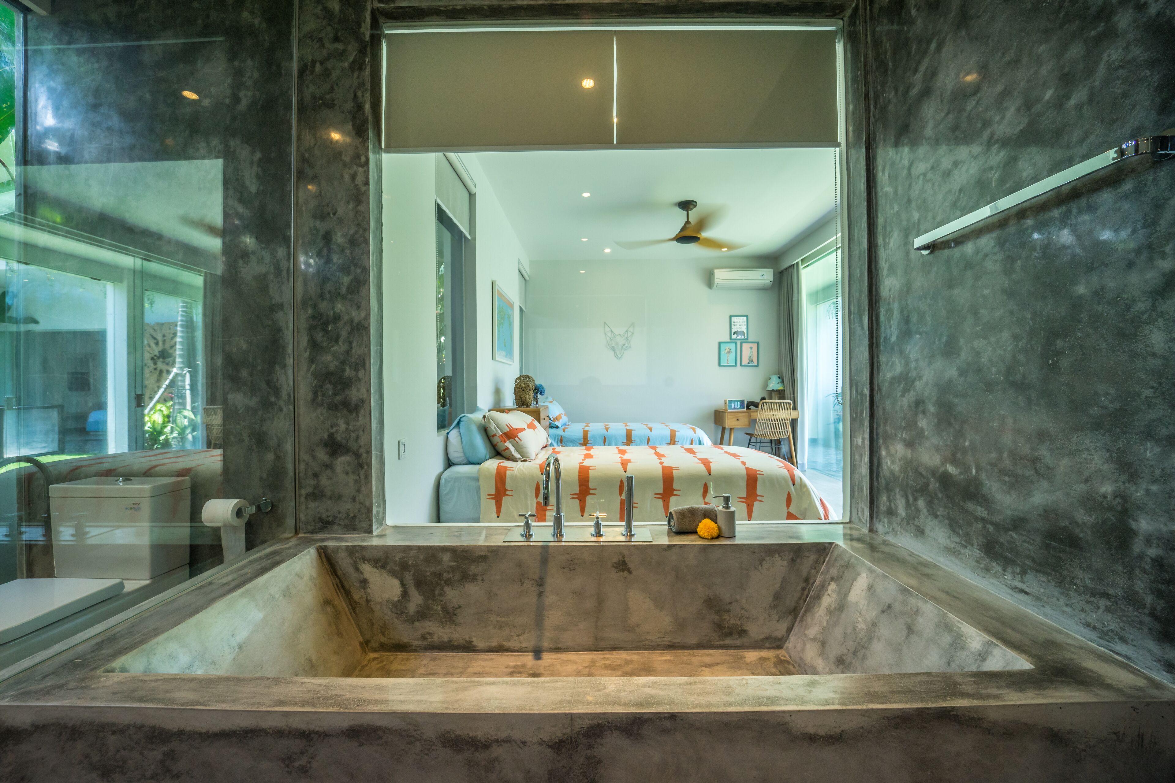 6 slaapkamers, een kluis op de kamer, een strijkplank/strijkijzer, wifi