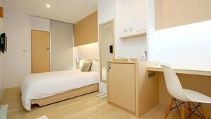 Business Double Room | Desk, blackout drapes, bed sheets - Ke Ting (Yuli)