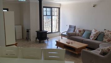 Apartment, 3 Bedrooms | Living room | Flat-screen TV, Netflix