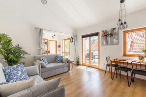 TV, bøker og stereoanlegg