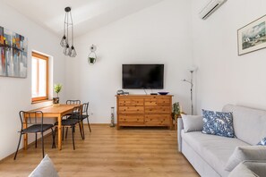 تلفزيون، كُتُب، ستيريو