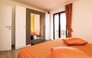 4 bedrooms, travel crib, free WiFi, bed sheets