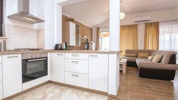 Kühlschrank, Herdplatte, Geschirrspüler