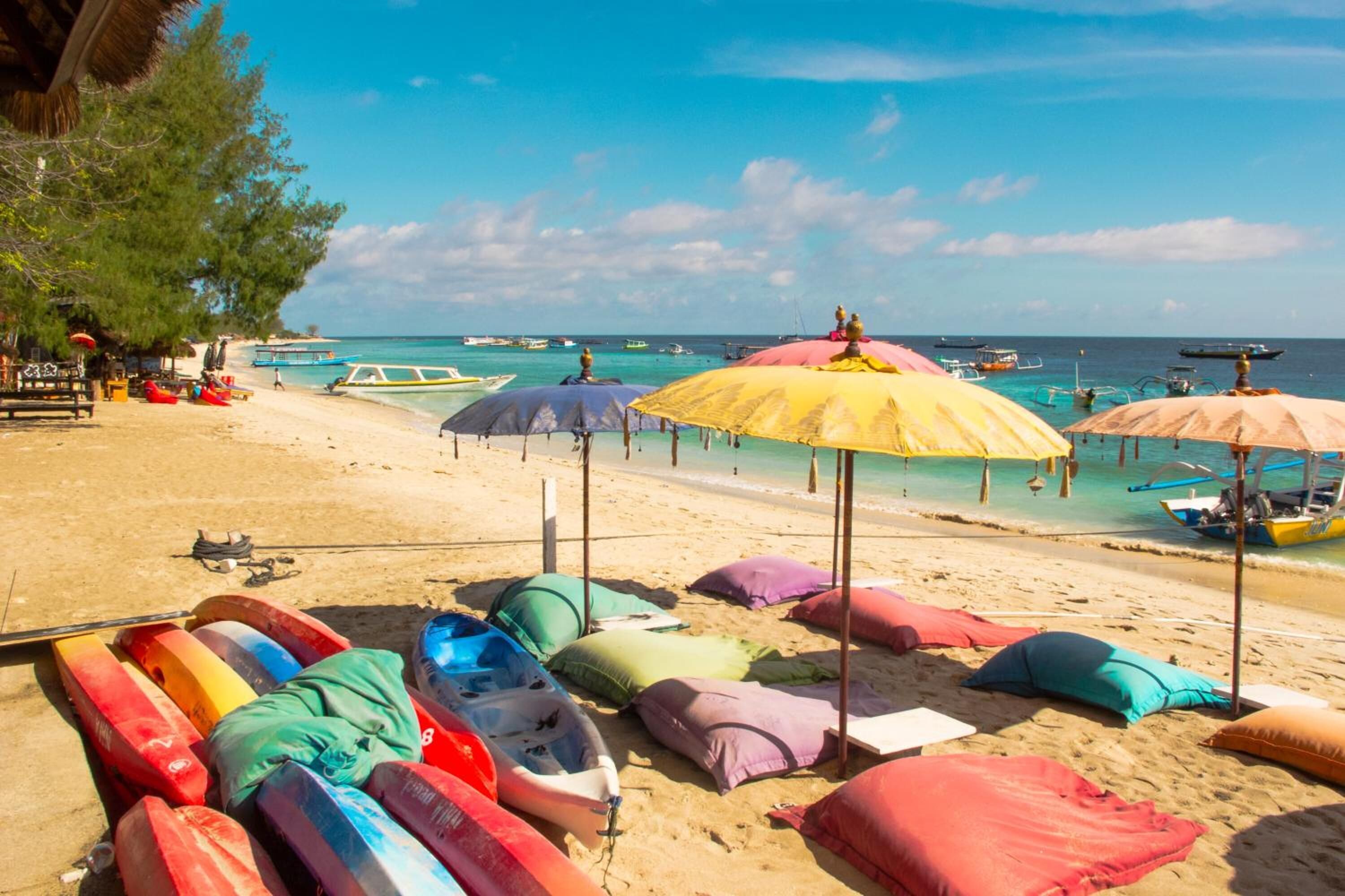 Plage à proximité, sable blanc, serviettes de plage
