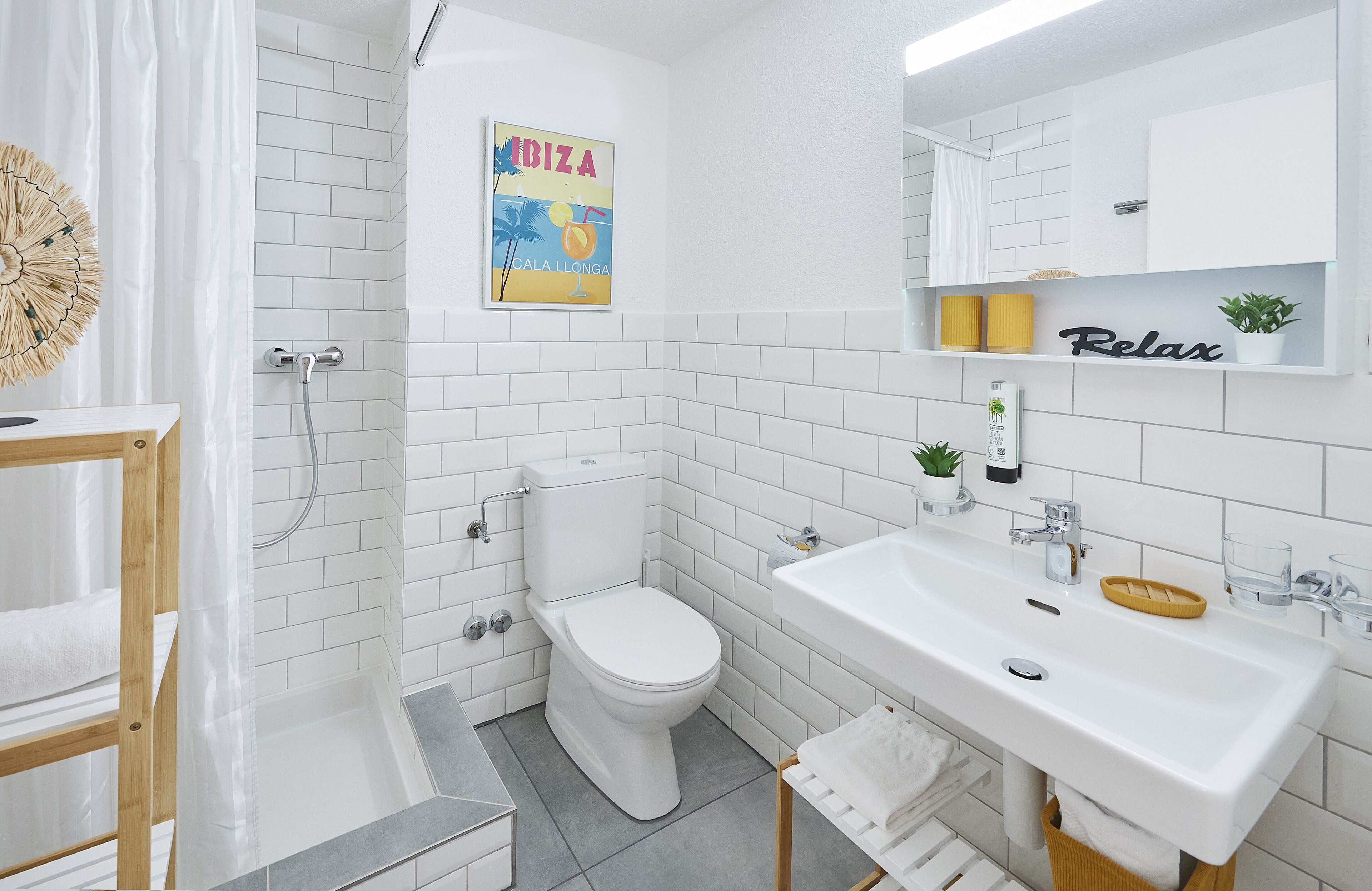 classic apartment, 1 bedroom, kitchen, city view | bathroom | shower, hair dryer, slippers, towels