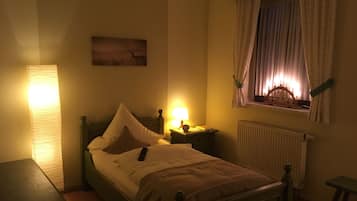 Einzelzimmer | Minibar, individuell dekoriert, individuell eingerichtet