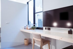 Gallery Double Room, 1 King Bed | Premium bedding, down duvets, iron/ironing board, free WiFi - Uns B&B (Kaohsiung)