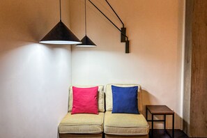 Design Double Room, 1 Double Bed | Premium bedding, down duvets, iron/ironing board, free WiFi - Uns B&B (Kaohsiung)