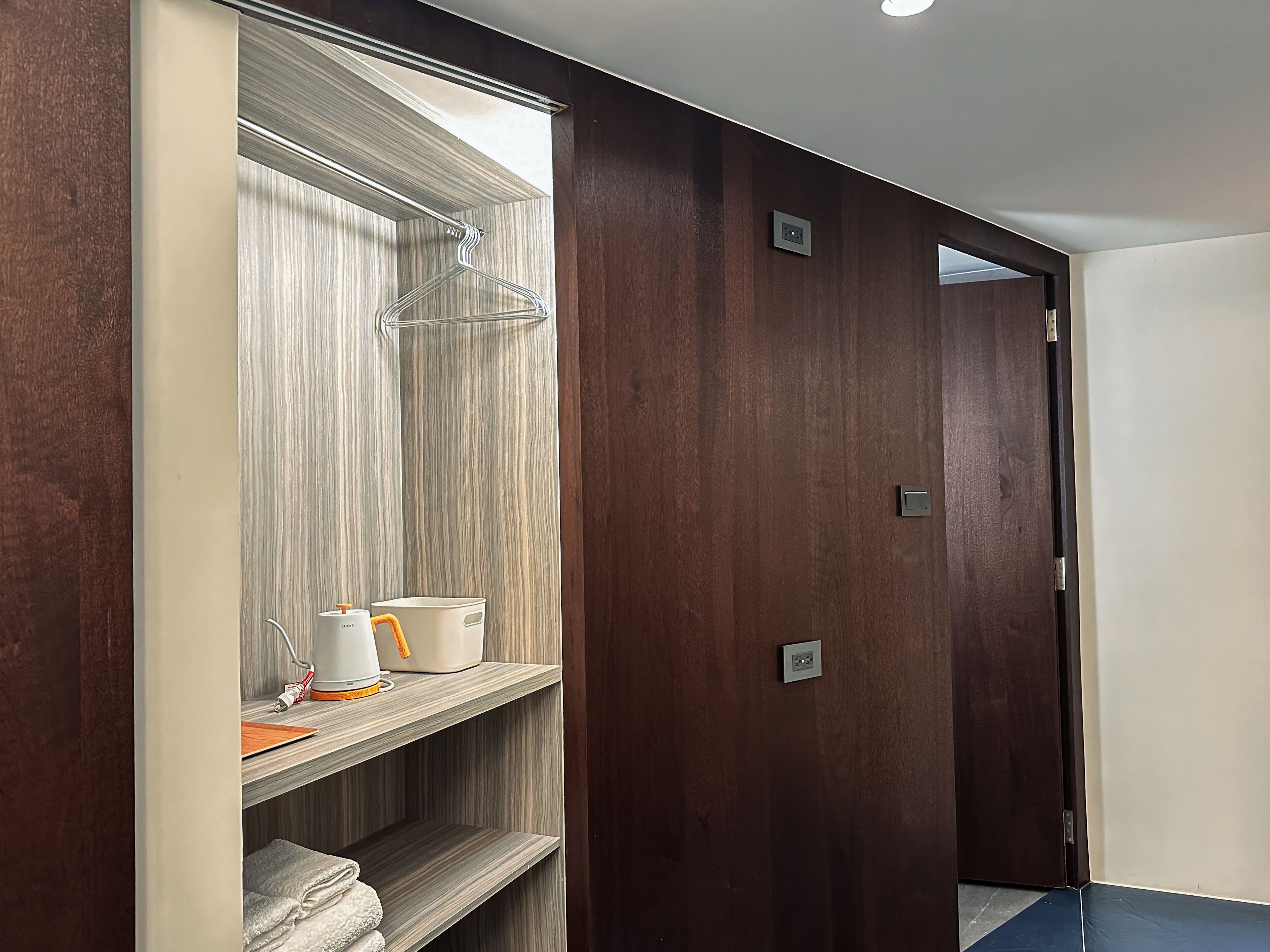 Design Double Room, 1 Double Bed | Premium bedding, down duvets, iron/ironing board, free WiFi