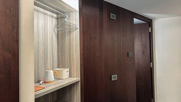 Design Double Room, 1 Double Bed | Premium bedding, down duvets, iron/ironing board, free WiFi