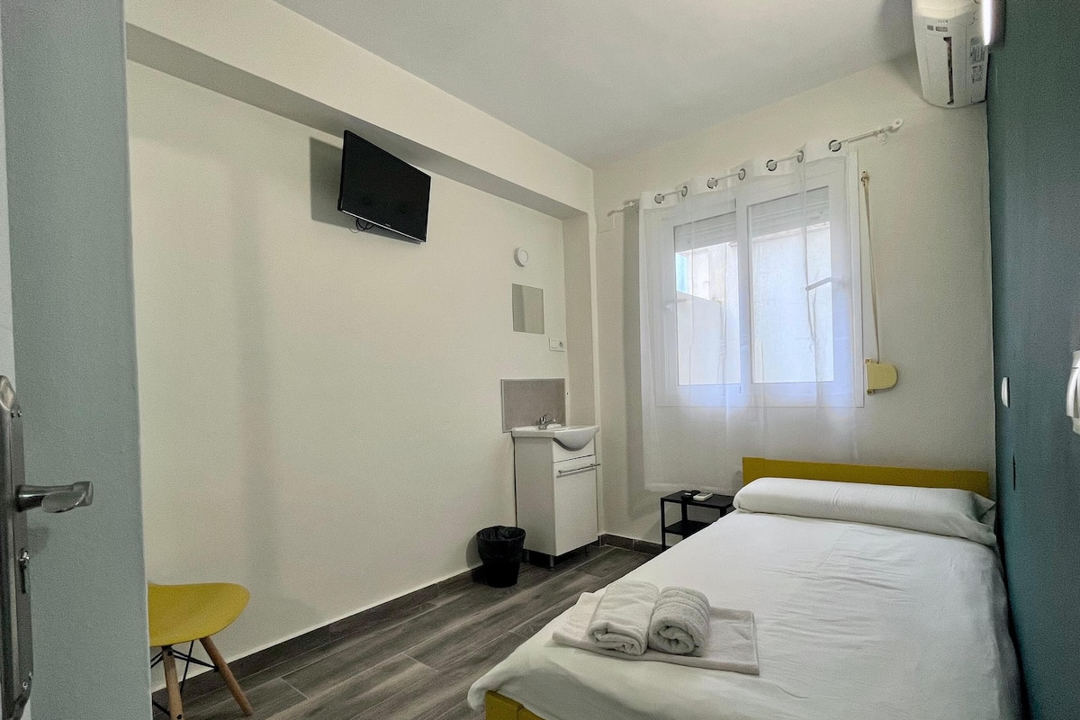 Eenpersoonskamer, gedeelde badkamer | Verduisterende gordijnen, gratis wifi, beddengoed