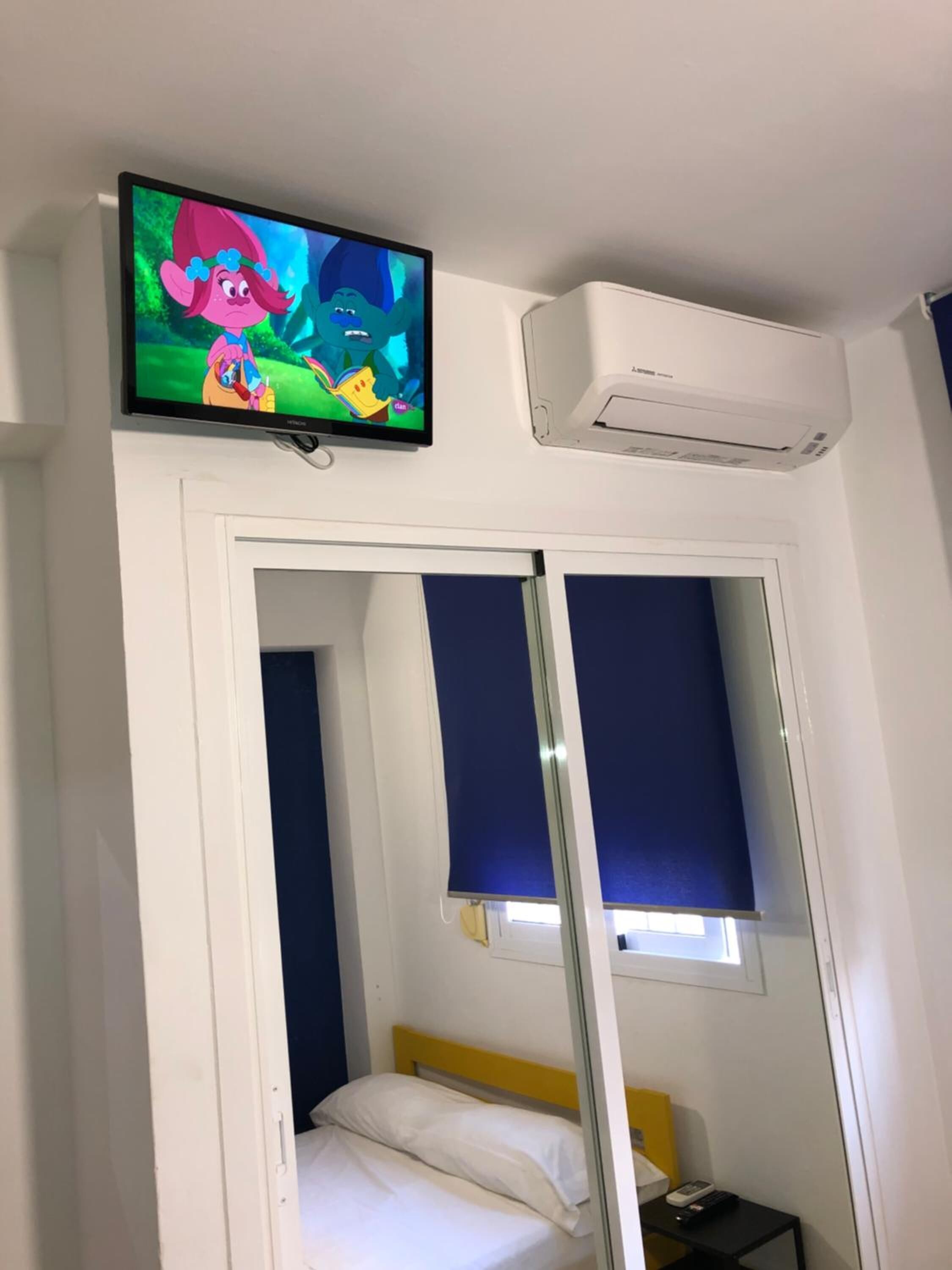 Photo - Click & Room