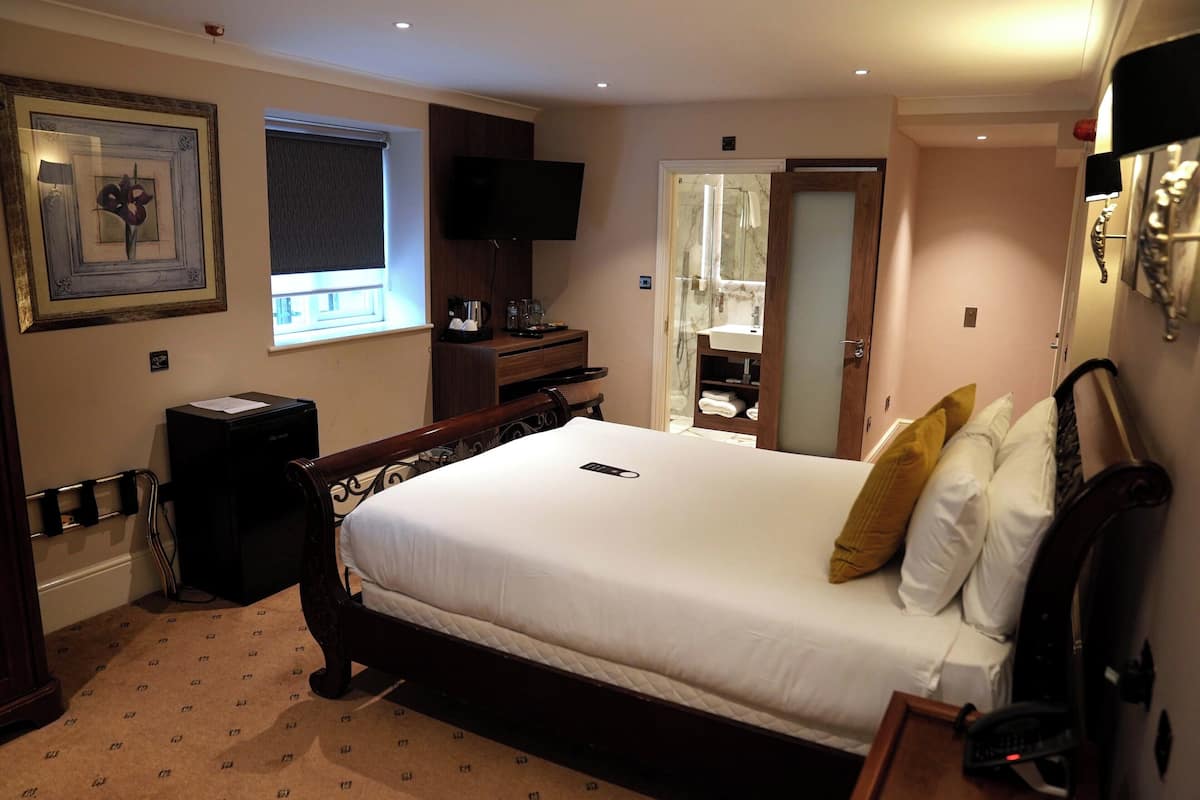 Executive Triple Room | Seterika/papan seterika, Wi-fi percuma, cadar katil 