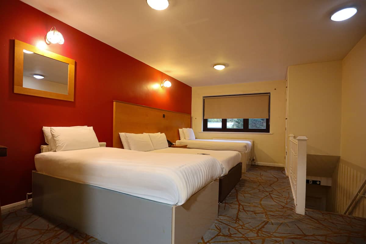 Family Room (2 adults + 2 children) | Seterika/papan seterika, Wi-fi percuma, cadar katil 