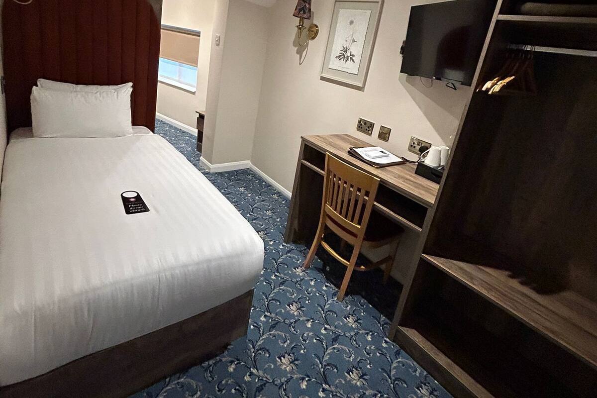 Standard Twin Room | Seterika/papan seterika, Wi-fi percuma, cadar katil 