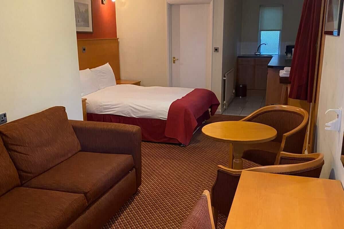 Deluxe Triple Room, 1 Bedroom | Seterika/papan seterika, Wi-fi percuma, cadar katil 