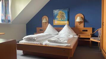 Classic Double Room | Desk, blackout drapes, cribs/infant beds, free WiFi