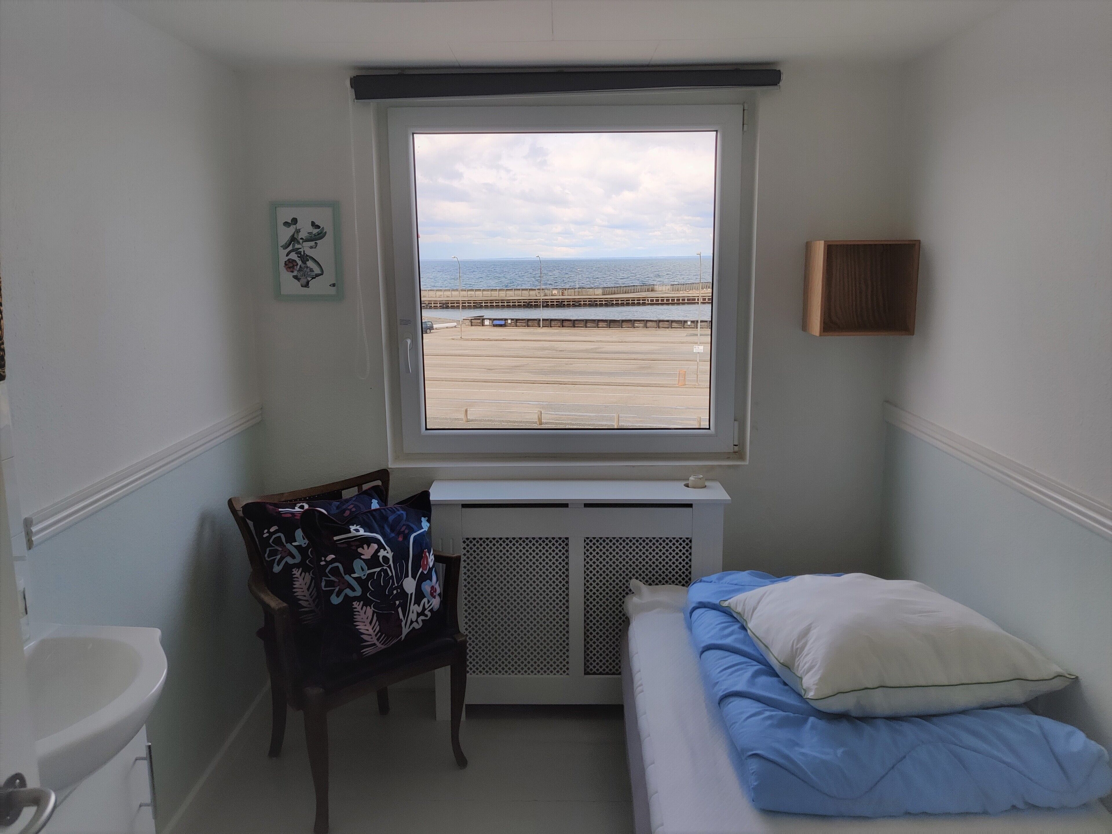 standard single room, 1 single bed, sea view | individually furnished, free wifi, bed sheets