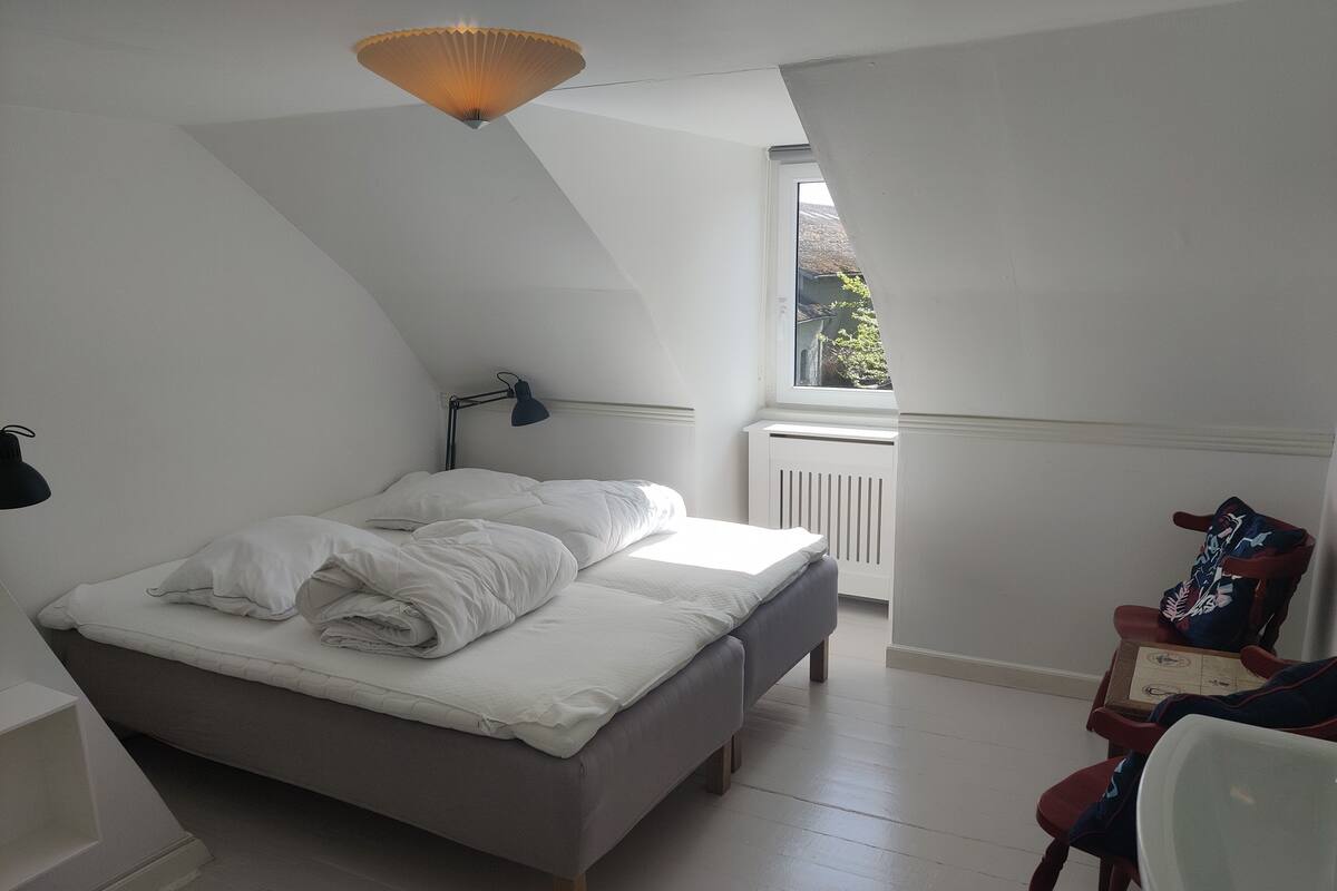 standard double or twin room, 2 single beds | individually furnished, free wifi, bed sheets