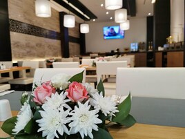 Breakfast, lunch, dinner served; local and international cuisine 