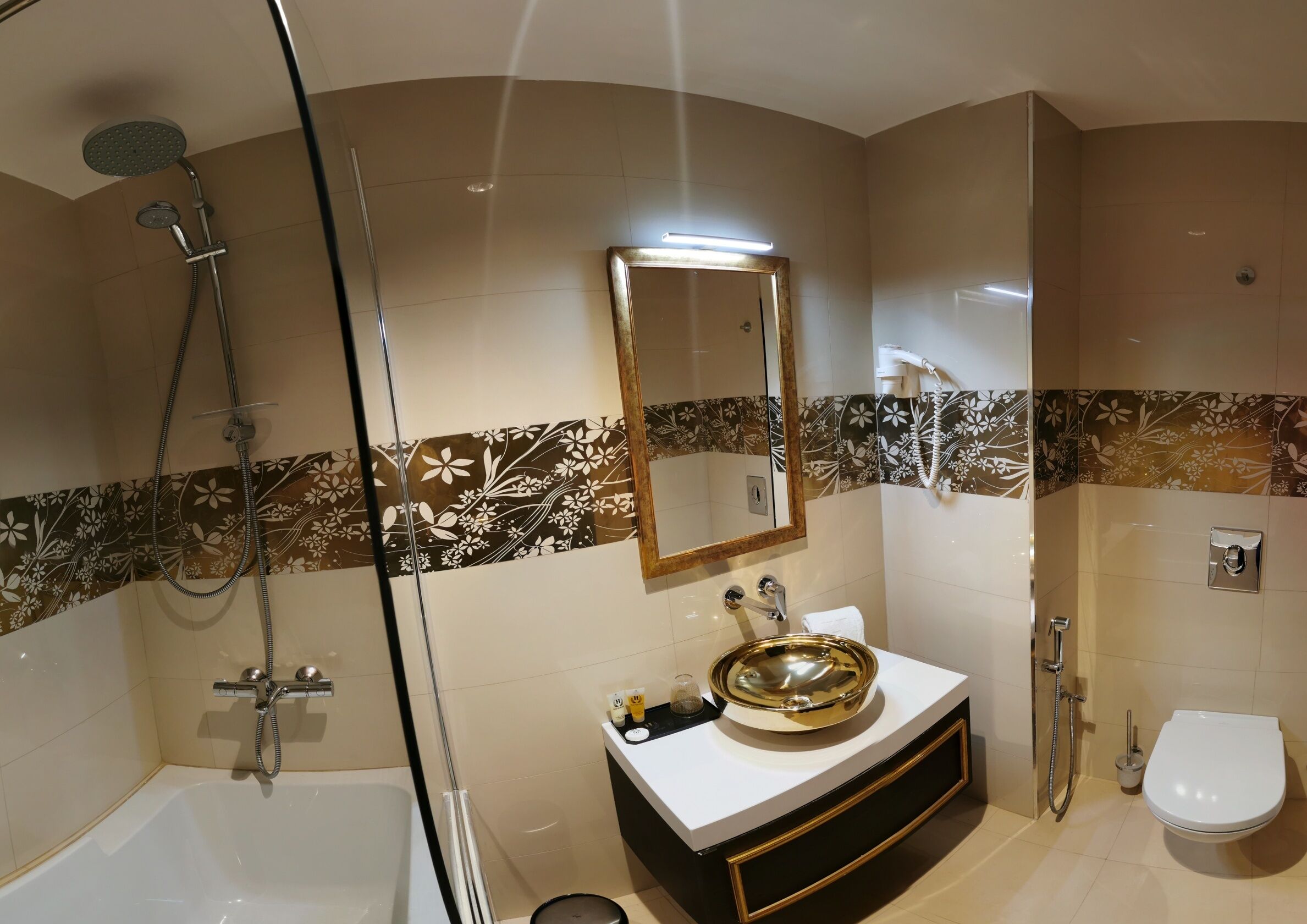 deluxe double room | premium bedding, select comfort beds, minibar, in-room safe