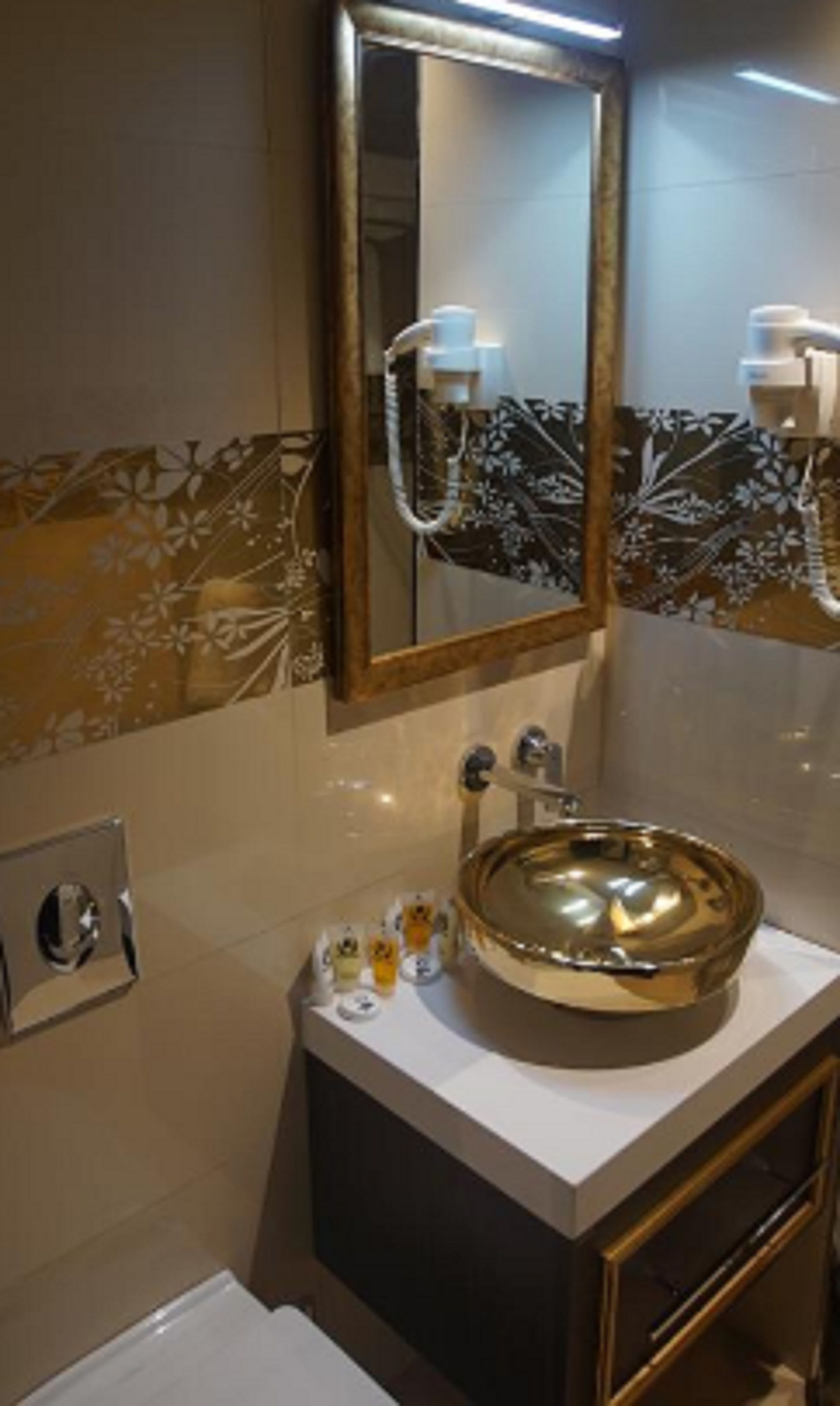 shower, free toiletries, hair dryer, slippers