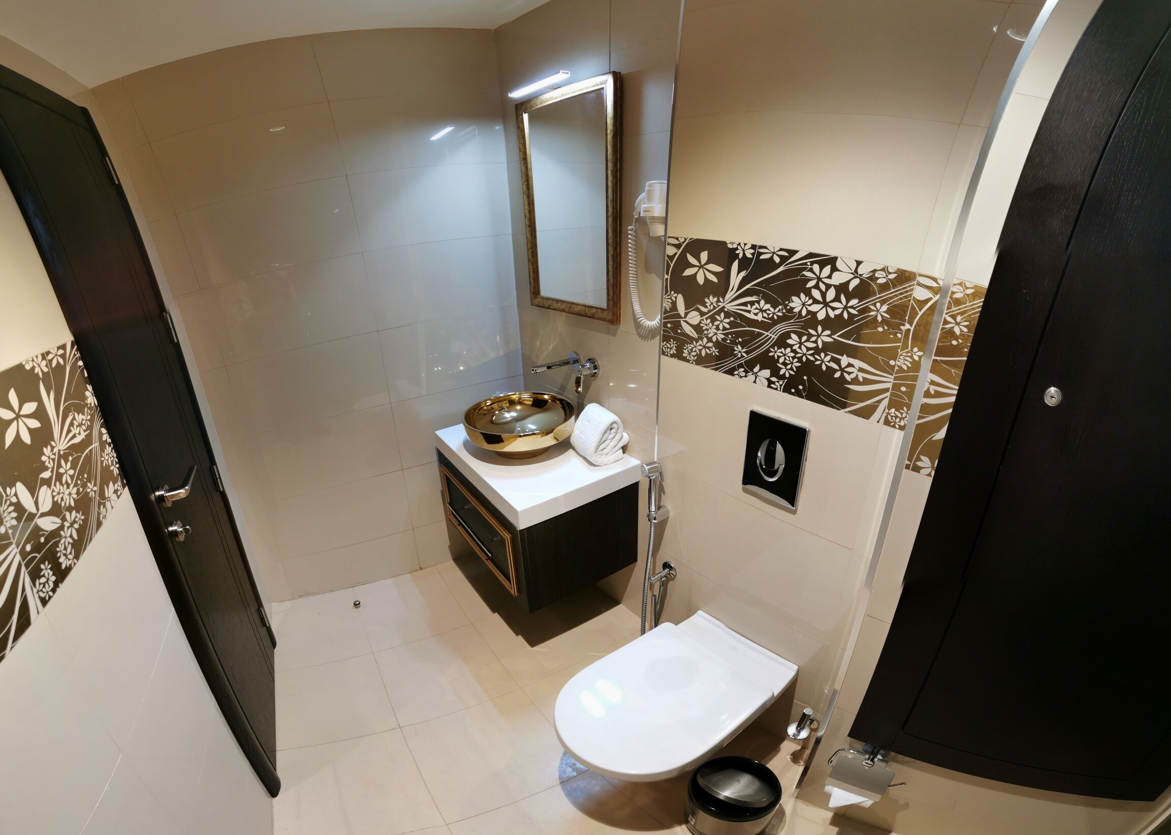 classic twin room | bathroom | shower, free toiletries, hair dryer, slippers