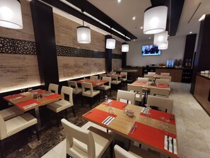 Breakfast, lunch, dinner served; local and international cuisine 