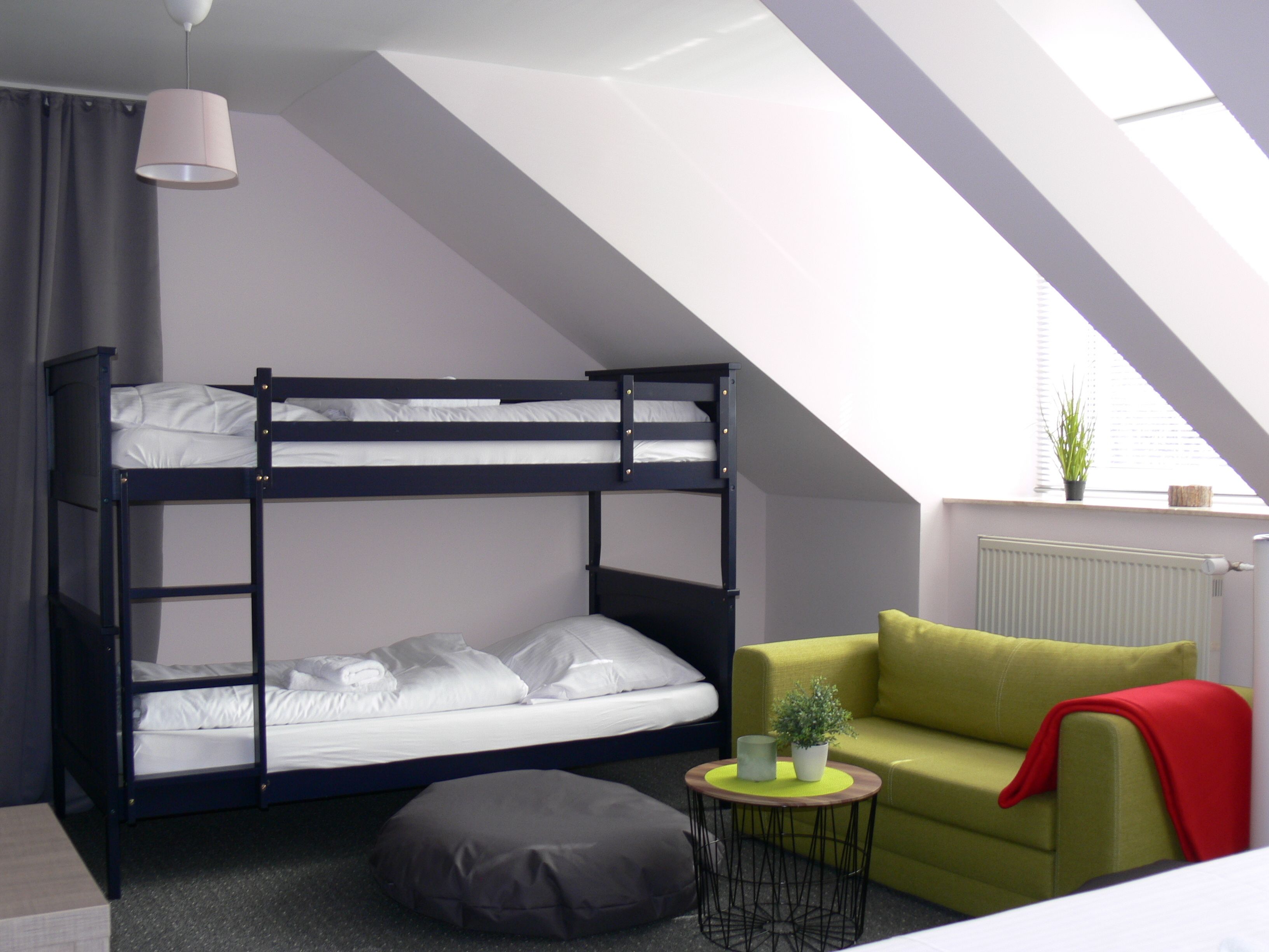 Hypo-allergenic bedding, down duvets, in-room safe, desk