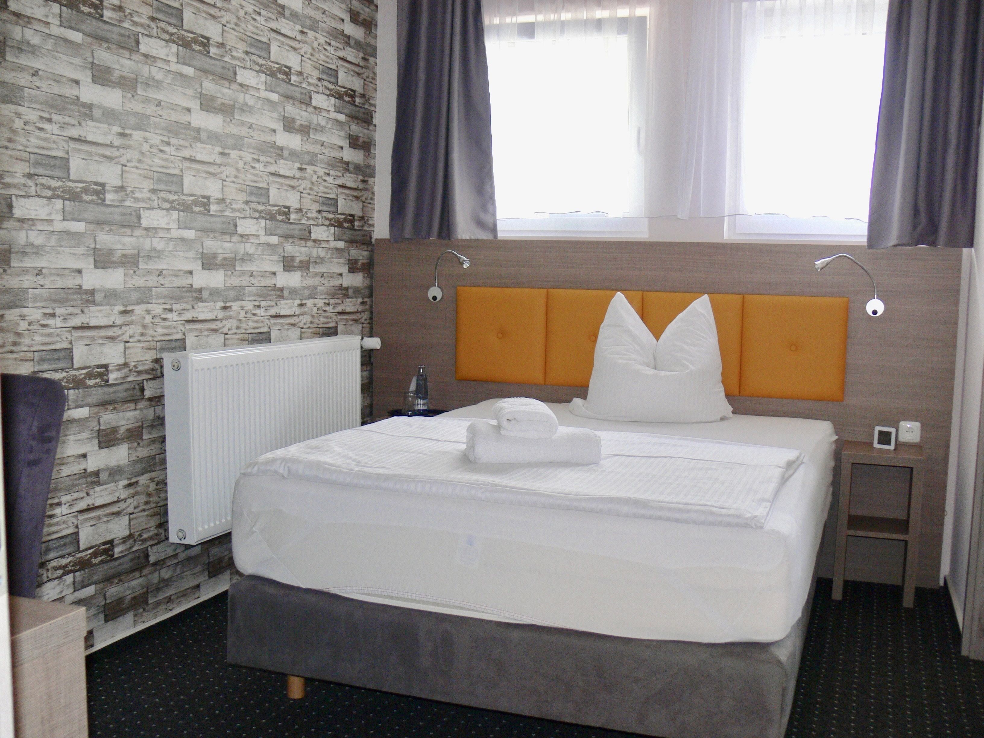 Hypo-allergenic bedding, down duvets, in-room safe, desk