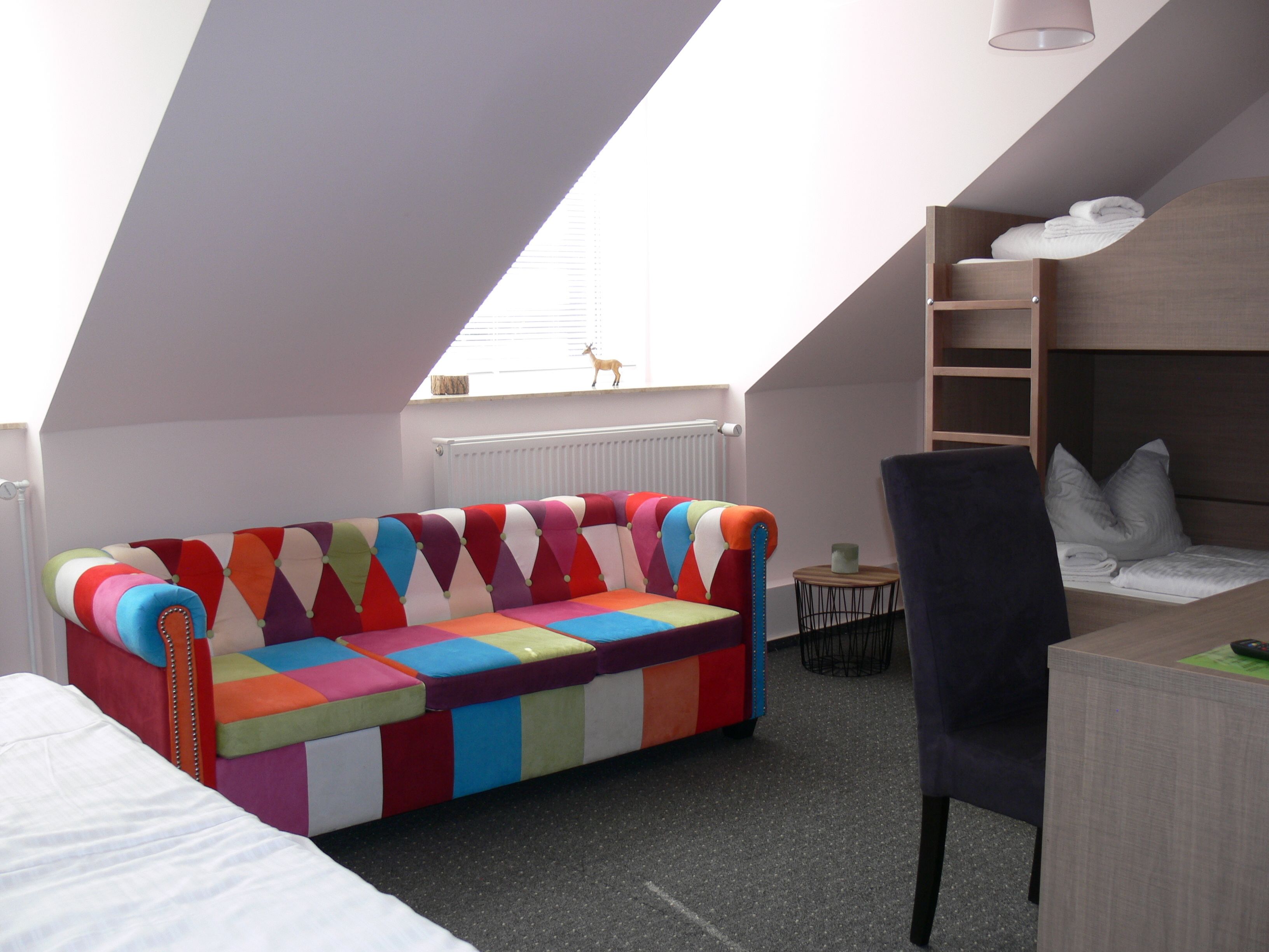 Hypo-allergenic bedding, down duvets, in-room safe, desk