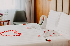 Minibar, bureau, espace de travail pour ordinateur portable