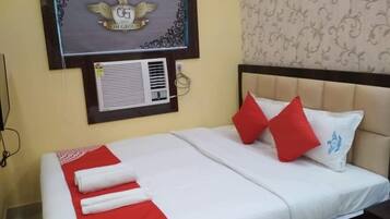 In-room safe, soundproofing, iron/ironing board, free WiFi