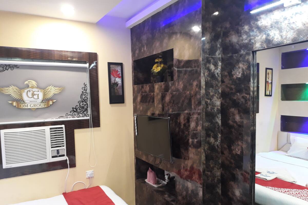 Classic Single Room, 1 King Bed | In-room safe, soundproofing, iron/ironing board, free WiFi
