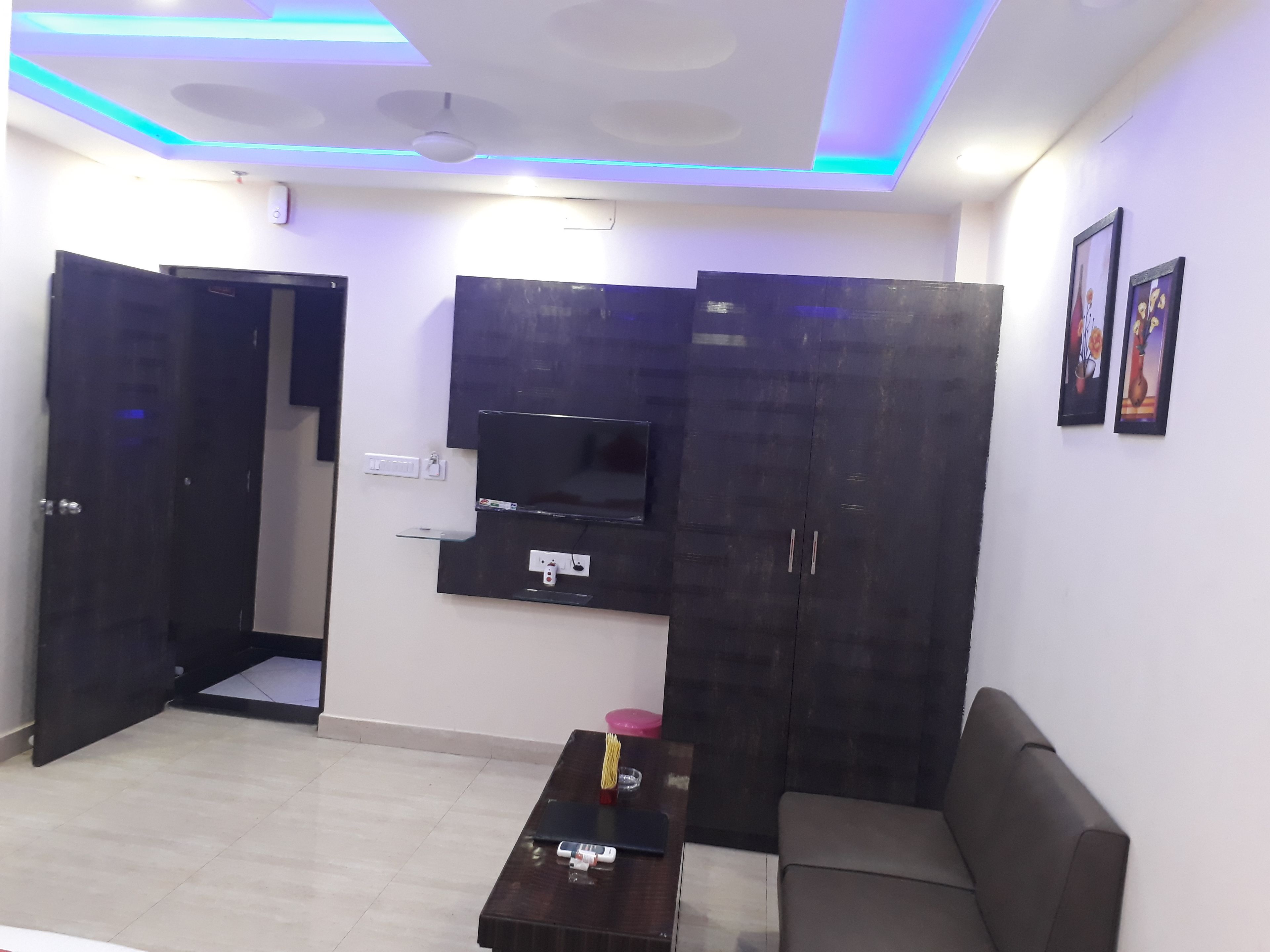 In-room safe, soundproofing, iron/ironing board, free WiFi