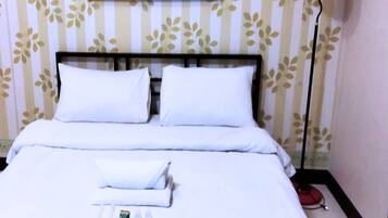 Studio, 1 Queen Bed with Sofa bed | 1 bedroom, desk, soundproofing, iron/ironing board