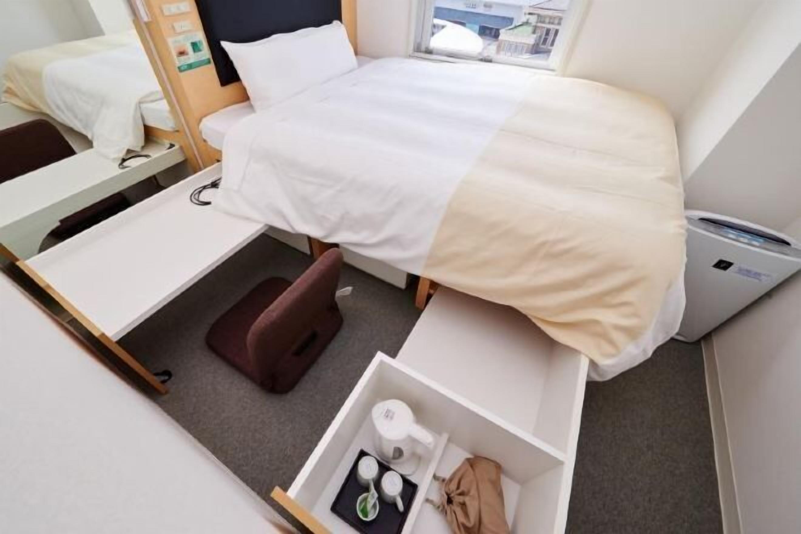 Free WiFi, bed sheets