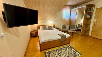 Kamar Double Deluks | Setrika/meja setrika, tempat tidur bayi, Wi-Fi gratis, dan seprai linen