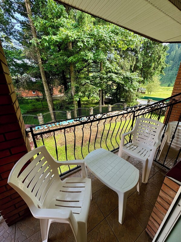 Design Triple Room | Balcony