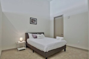 1 bedroom - Spacious Getaway in Heart of Wichita (Wichita)