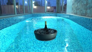 Indoor pool, seasonal outdoor pool, sun loungers - Hotel Bella Nella (Leskovac)