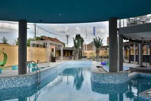 Indoor pool, seasonal outdoor pool, pool loungers