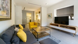Sunny Apartments - Luxury 2BR @City Center | TV