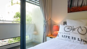 Sunny Apartments - Luxury 2BR @City Center | 2 soverom, skrivebord for bærbar PC, blendingsgardiner og lydisolert