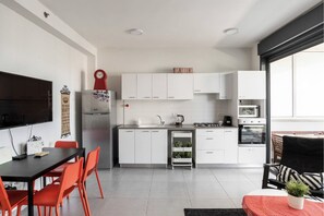 Sunny Apartments Luxury 2BR @City Centre with Balcony | Private kitchen | Full-size fridge, microwave, oven, stovetop