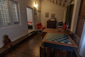 Deluxe Suite, 1 Large Twin Bed, Garden View | Living area - Whispering Willows (Ootacamund)